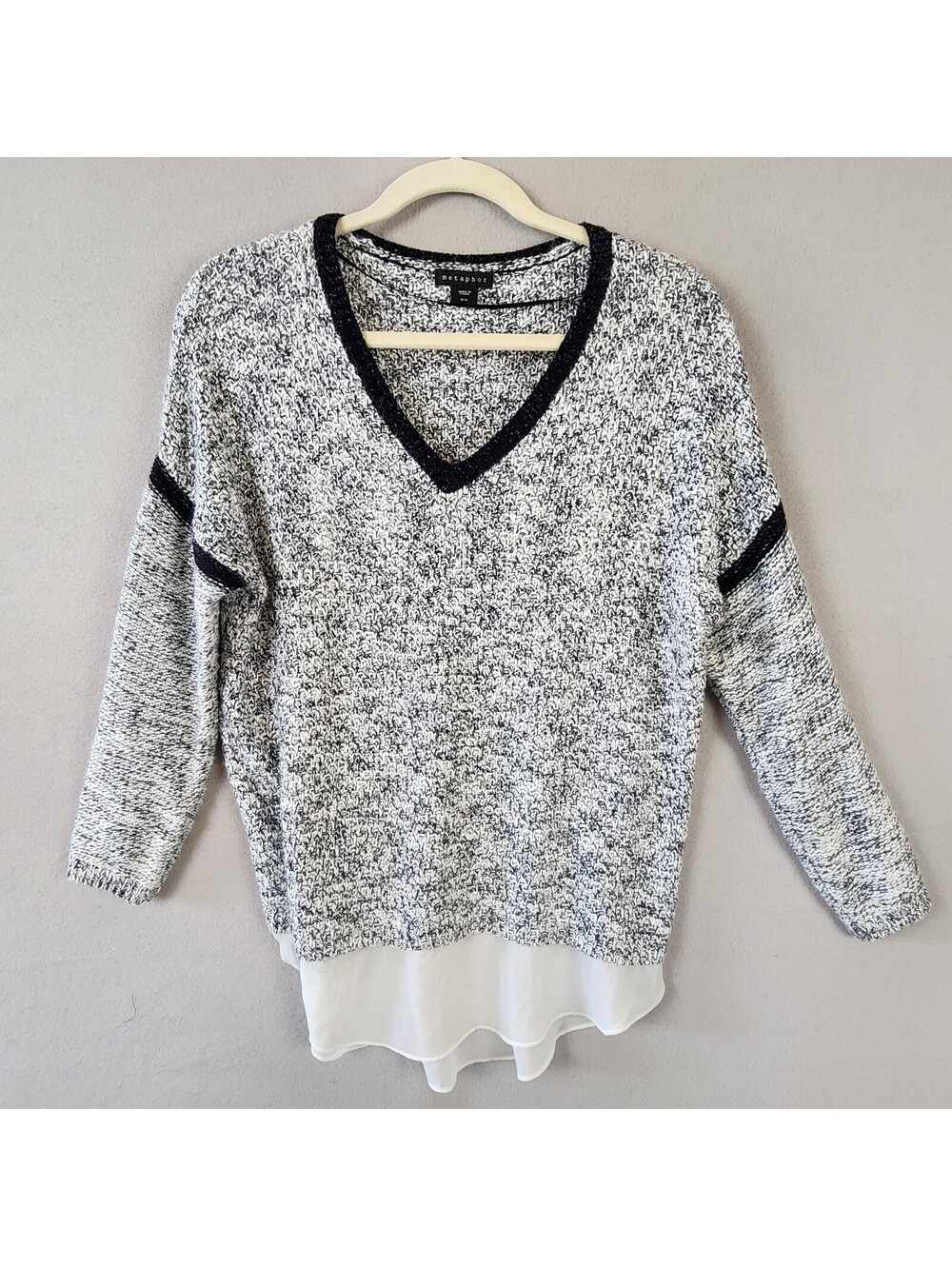 Metaphor Sweater Women Medium White/Black/Silver V-Neck Chiffon Bottom